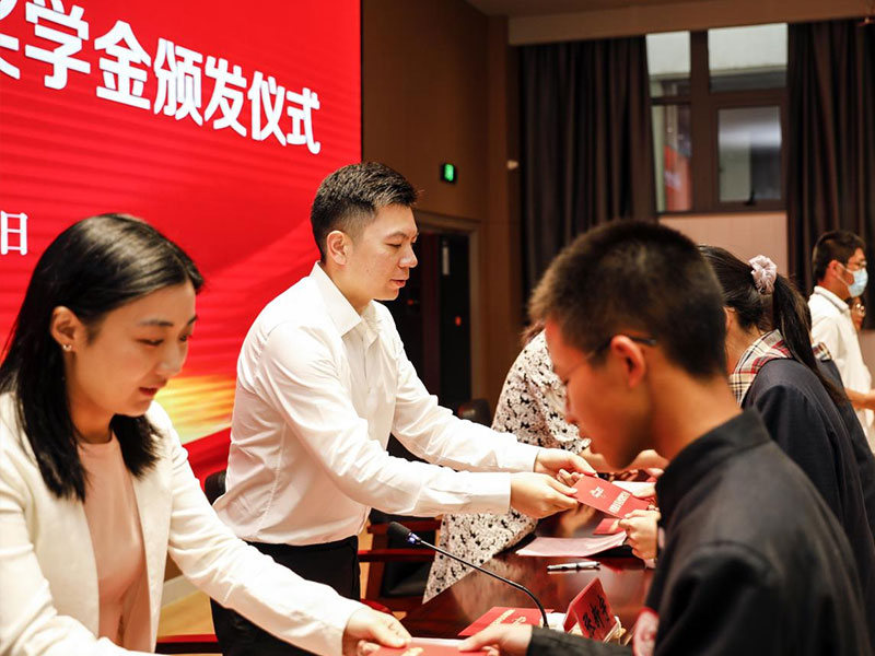 40001百老汇股份上市一周年丨阔步前进 筑梦新程